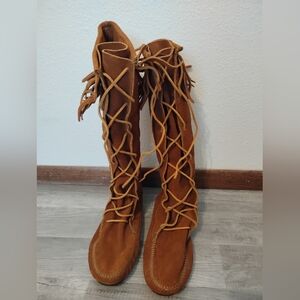 NWOT Minnetonka Fringe Lace-Up Knee-High Suede Boots